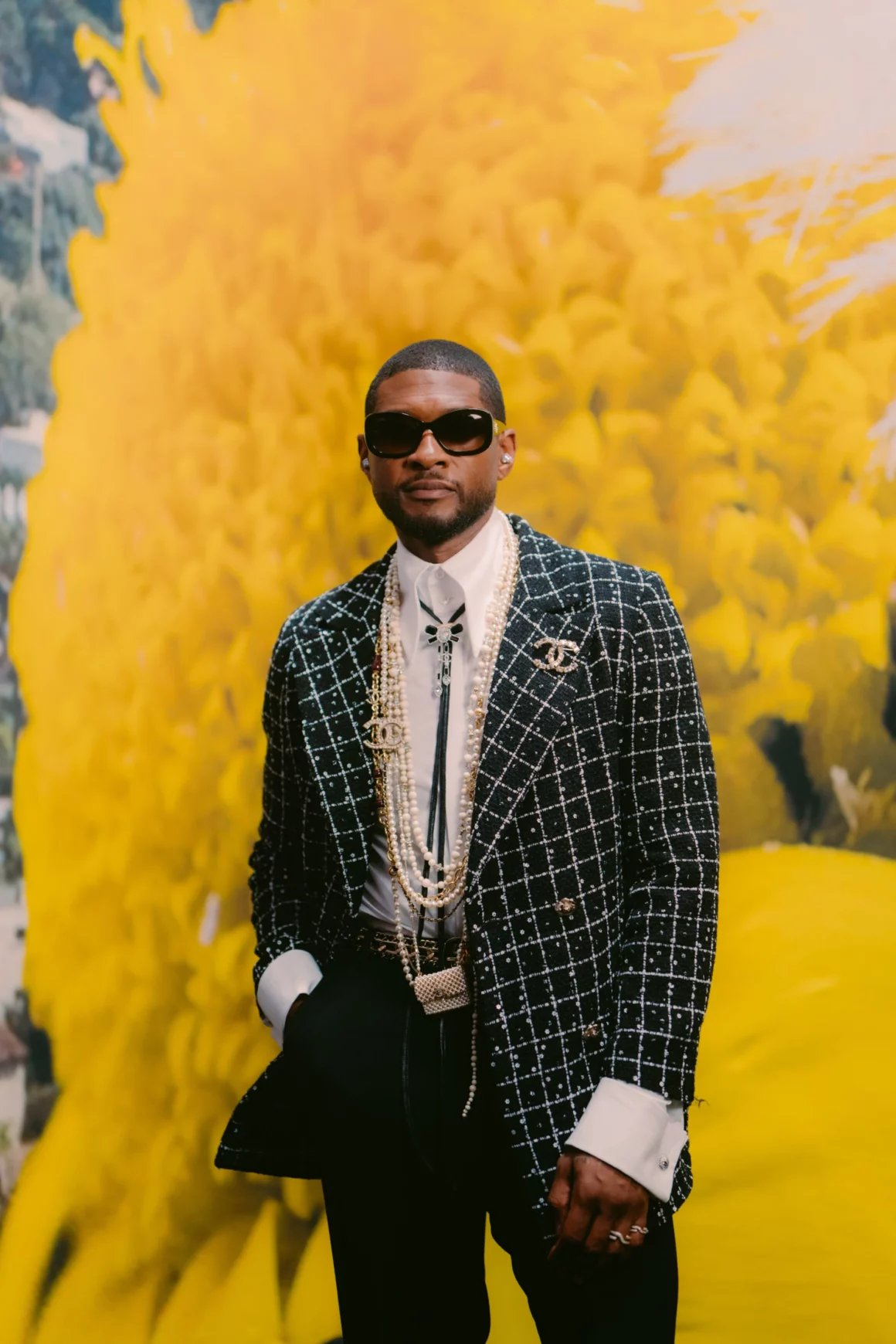 
USHER AT CHANEL RUNWAY SHOW (PHOTO: CHANEL)