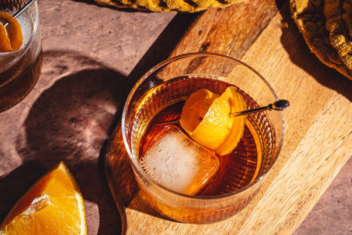 How to make these classic iconic cocktail staples recipes for every man gent gentleman gentlemen negroni 