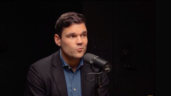 9:22 / 1:02:44 Alex Tapscott: The New Frontier of the Internet, Bitcoin, Inflation & AI | Ep.79 - Gent's Talk