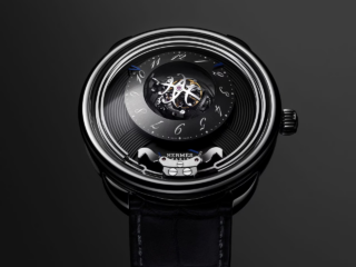 The understated yet distinctive Arceau Duc Attelé offers a novel combination of complications in which a central triple-axis tourbillon and a ’tuning-fork’ minute repeater beat in harmony to the rhythm of a high-frequency movement. Chiming the hours, quarters and minutes, the horse-shaped hammers strike the branches of the long gong whose tones are reminiscent of cathedral chimes.