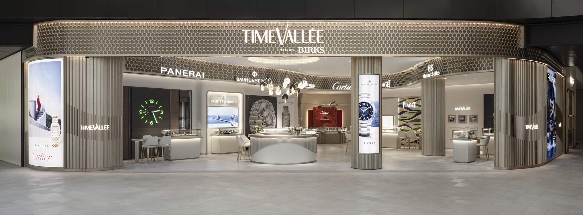 First Canadian g=flagship boutique front facade inside the new Royal Mountmall in Montreal, Quebec. (photo: Olivier Blouin)