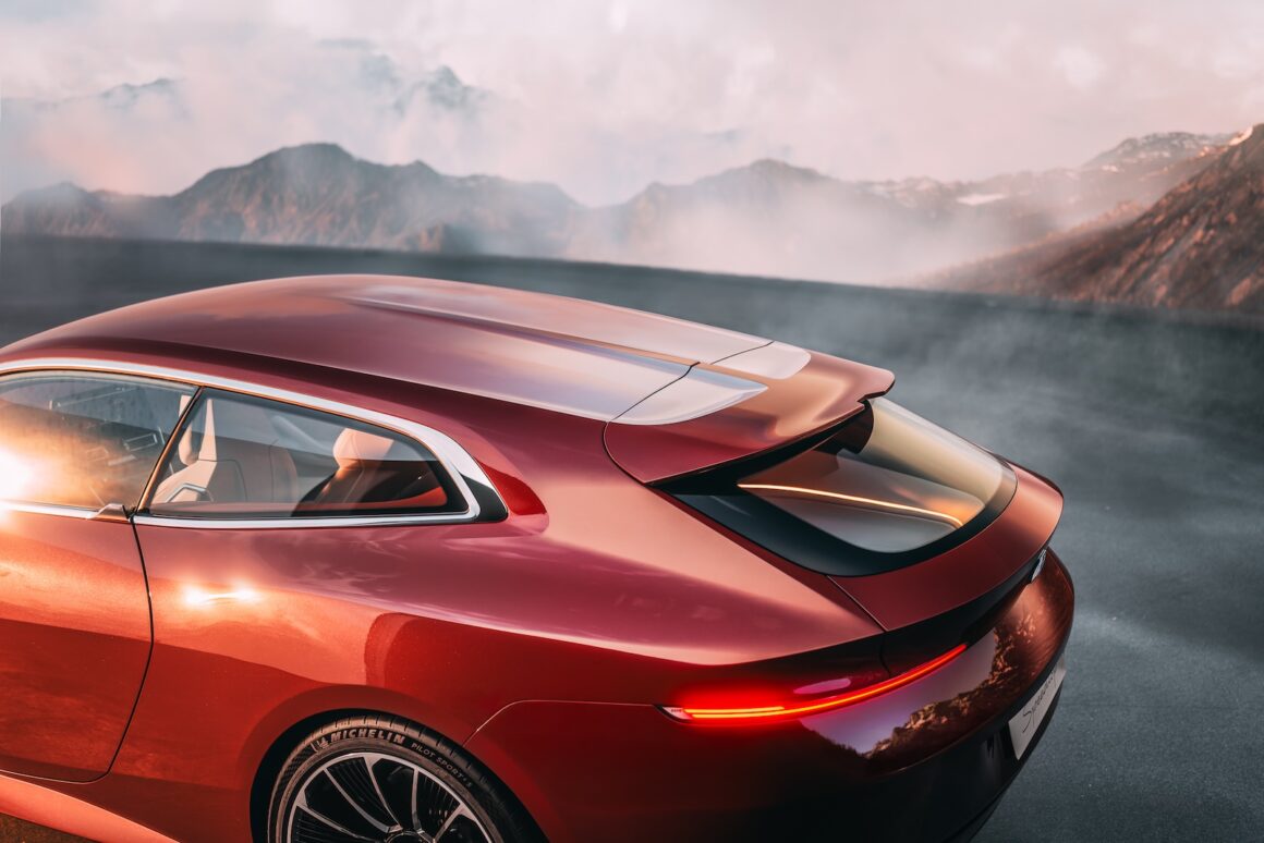 BMW SPEEDTOP SLEEK DESIGN, LINES, AND ALL AROUND SEX APPEAL. (PHOTO: Courtesy)