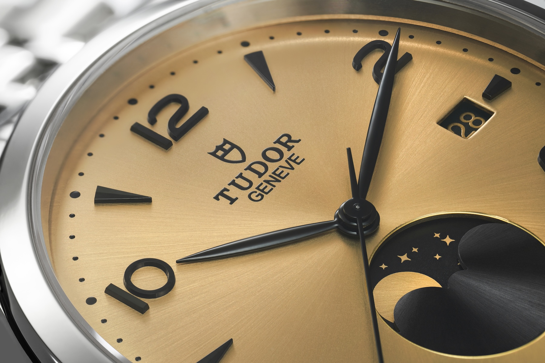 Macro shot of the moon phase disc in action, showing the waxing/waning effect.
Perfectly captures the romance and technical detail of the complication.