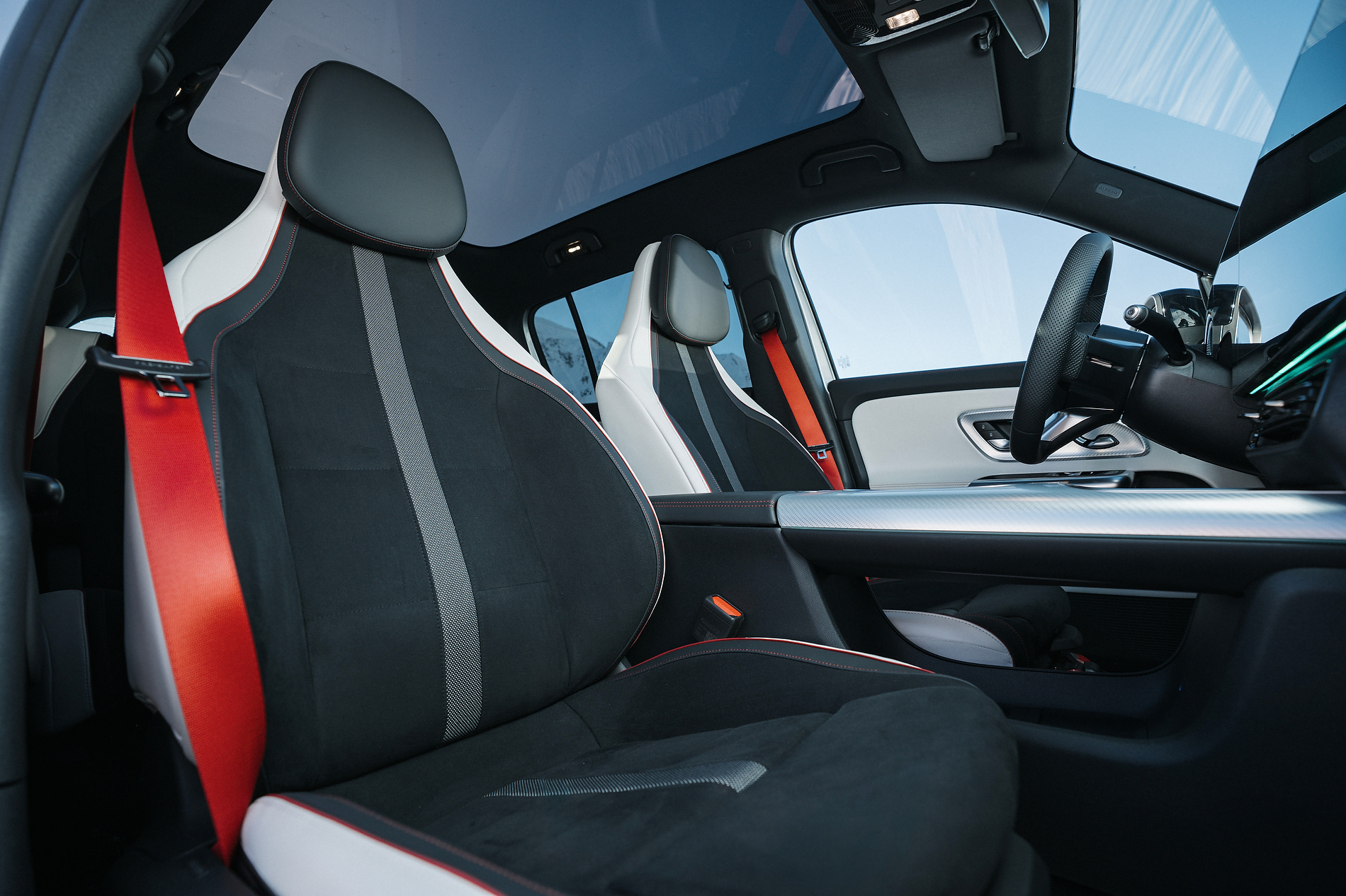 World Premiere of the all-new Mercedes-Benz GLB in Hochgurgl, 2025. Exterior color: Hightech Silver. Interior upholstery: ARTICO MICROCUT two-tone microfibre Black / clean white pearl. (photo: Courtesy) 2027 Mercedes Benz GLB newly unveiled luxury SUV