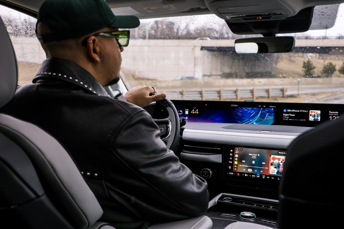 Lincoln Navigator Black Label interior panoramic display