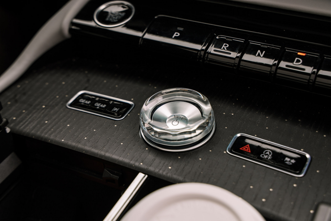Lincoln Navigator Black Label ambient lighting cabin