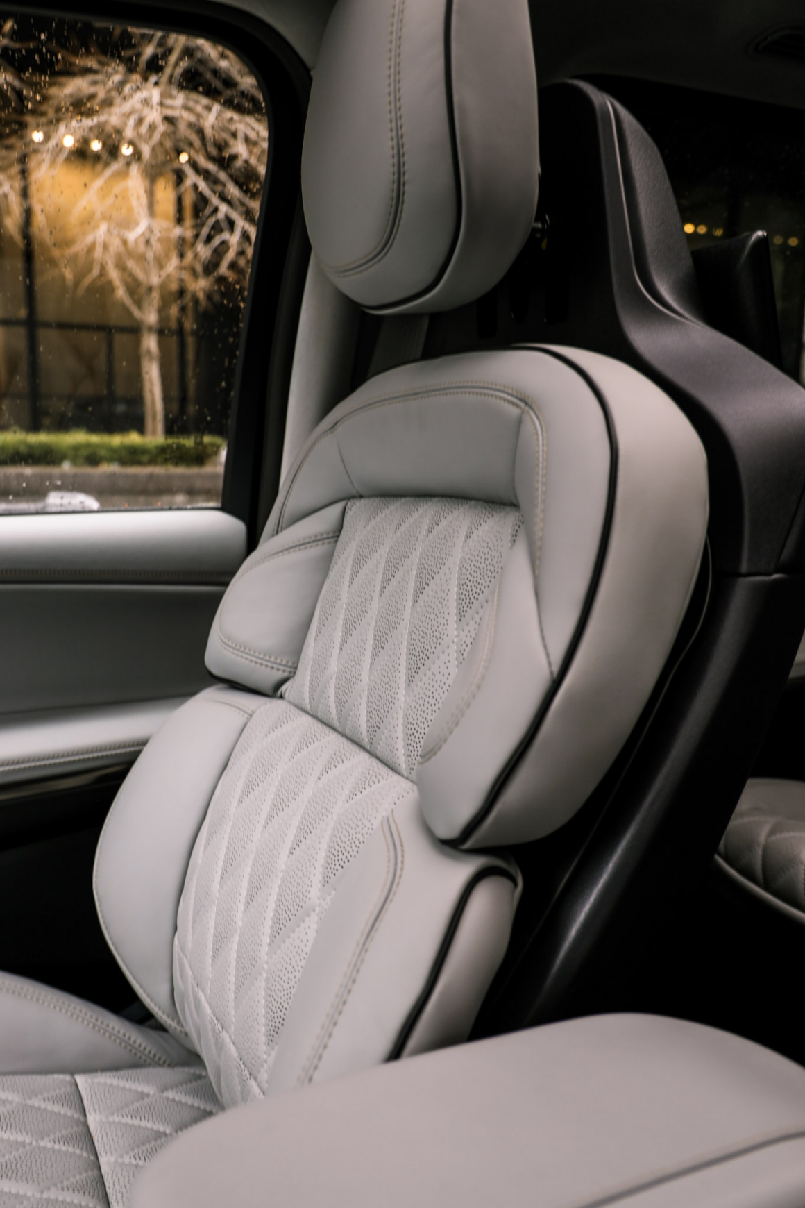 Lincoln Navigator Black Label massage seat controls rear and details in leather